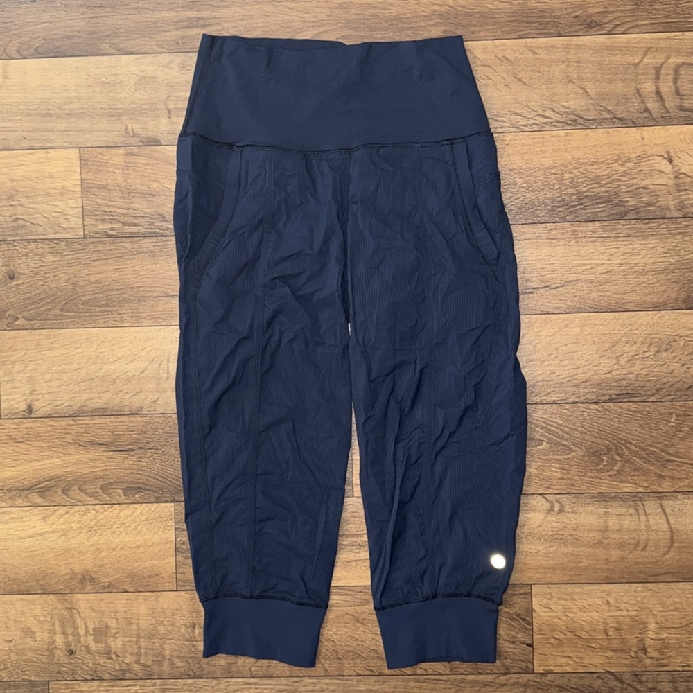 Lululemon Size 6 In Flux Crop (First Release) Inkwell Navy Blue Dance Pants Sexy